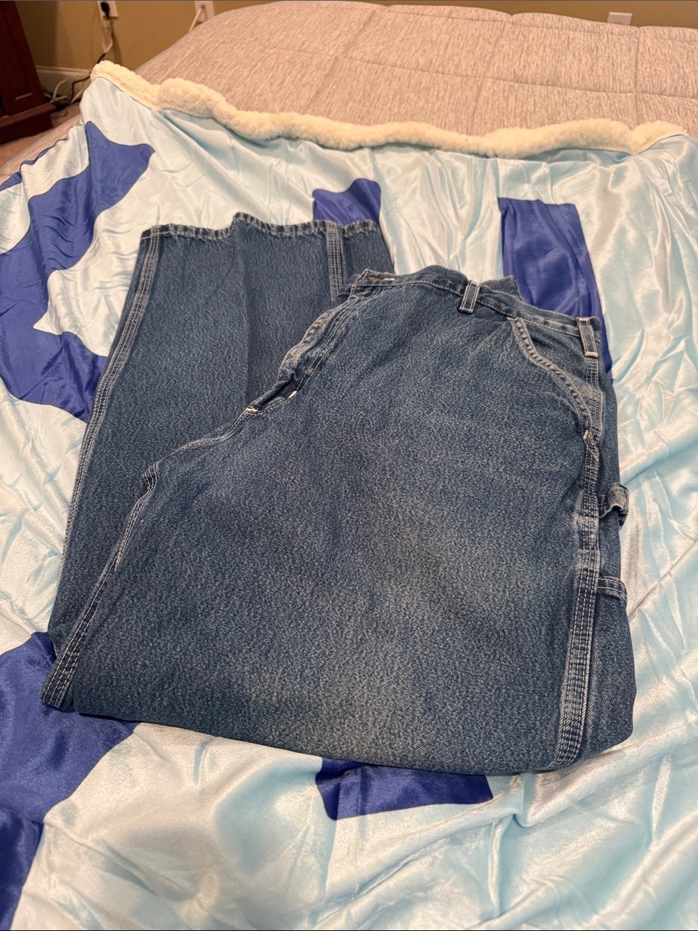 Carhartt Classic medium wash Blue Denim Carpenter Jeans-40x32